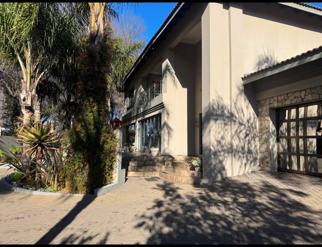 5 BEDROOM HOUSE FOR SALE IN CLUBVILLE